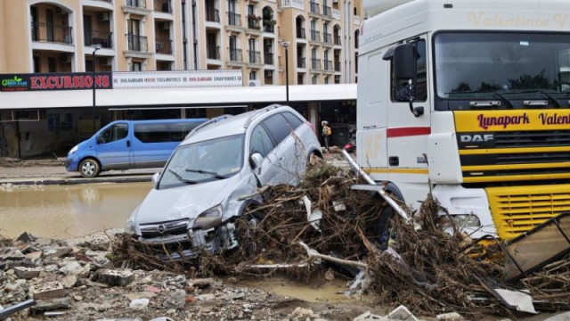 Застрояването в "Елените": Нарушен ли е Законът за водите?